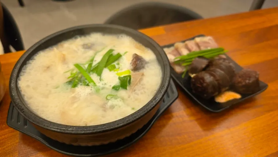 순대국밥 정식과 삼계탕 한 상