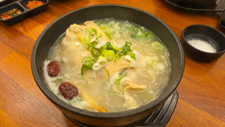 펄펄 끓는 삼계탕