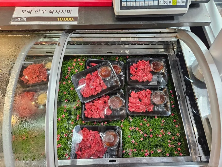 Packaged galbitang, gomtang, and other soup products on display