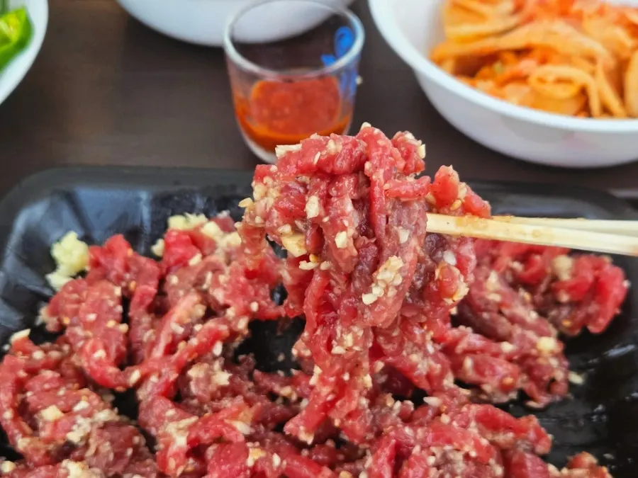 A plate of signature yukhoe drizzled with sesame oil