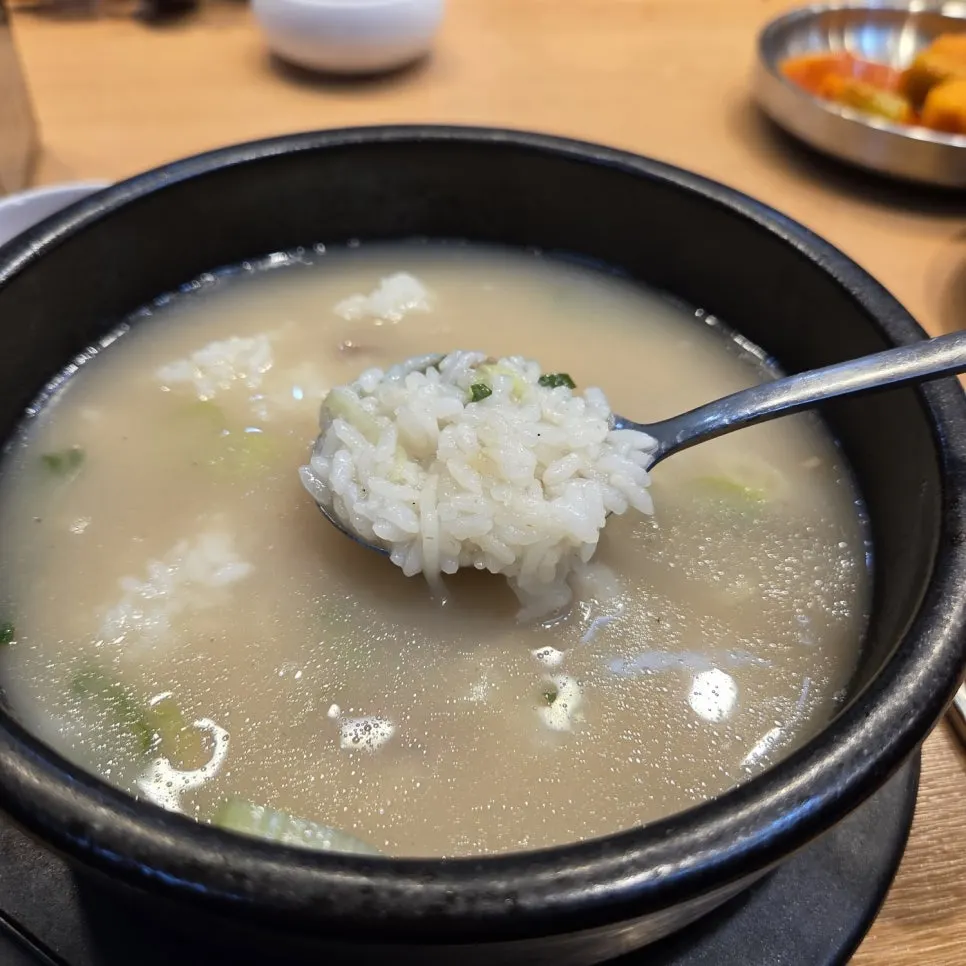 Stone pot of seolleongtang made heartier with rice mixed in