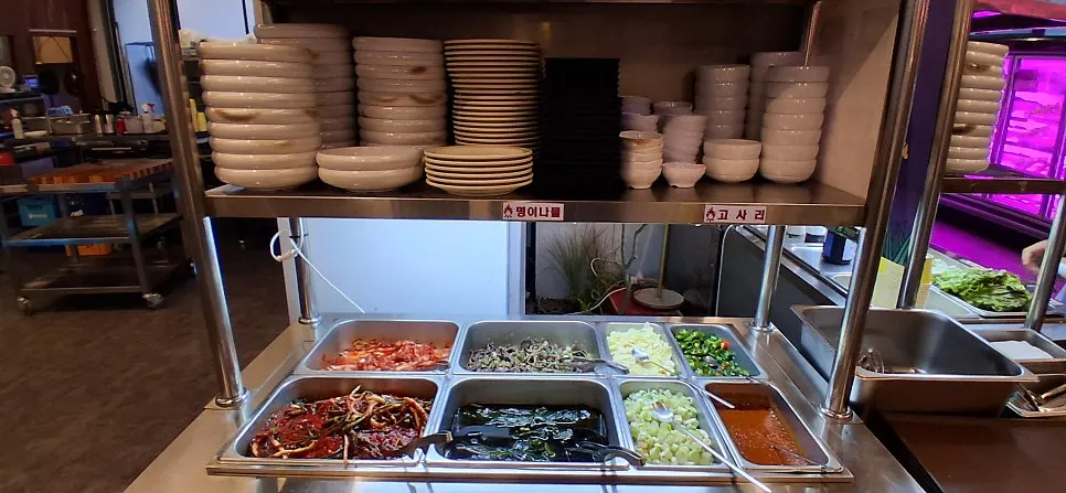 Self-serve bar with wrap greens and shredded scallions