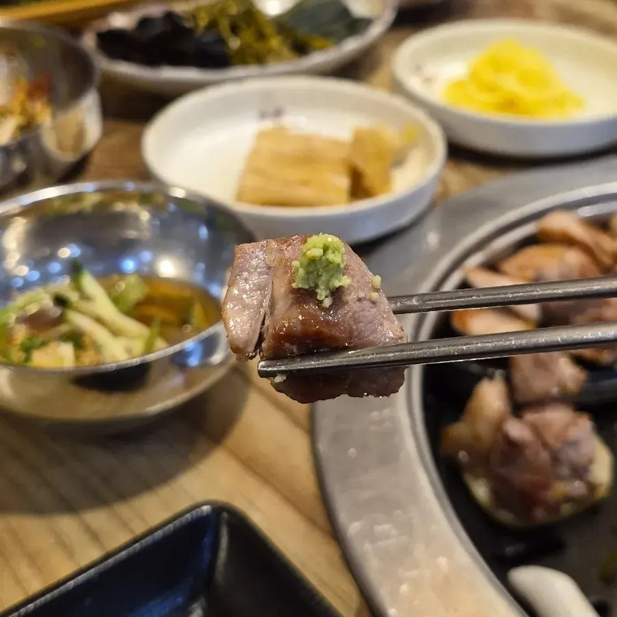 마블링이 촘촘한 항정살 구이