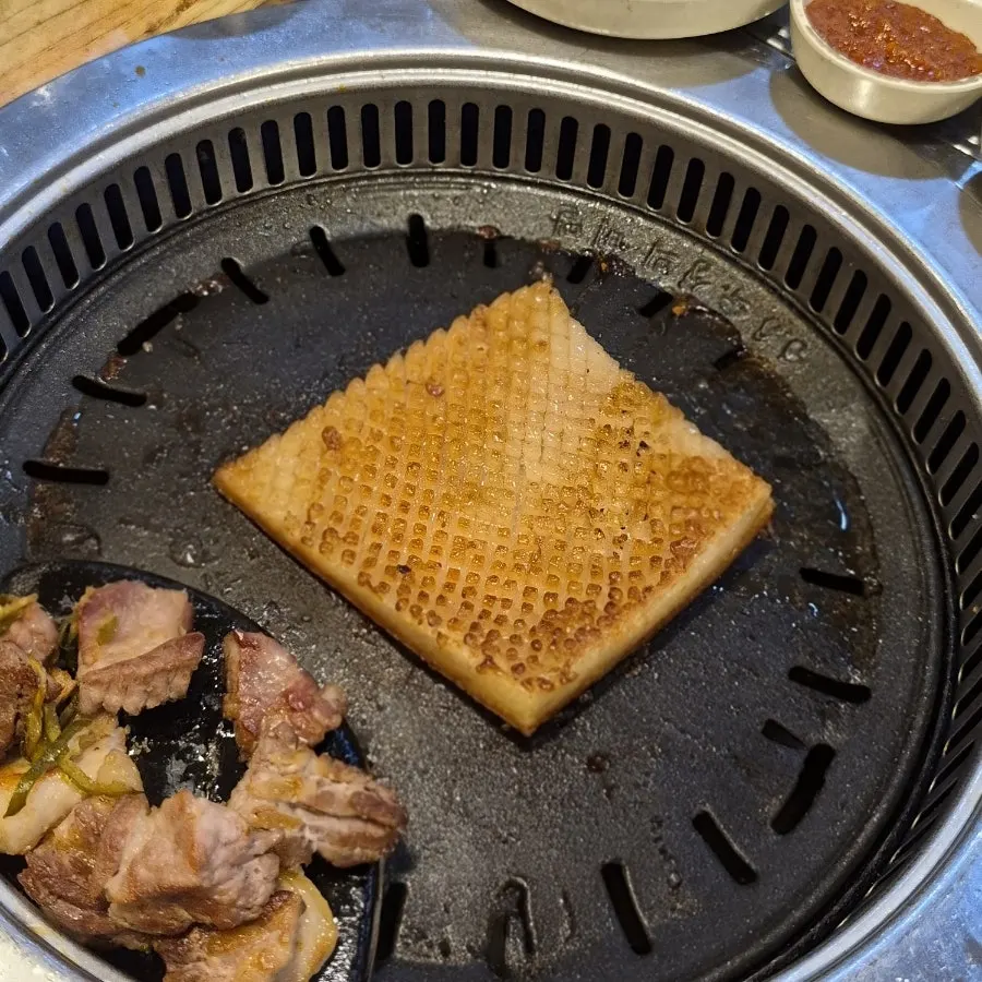 알맞게 구워진 숙성 목살