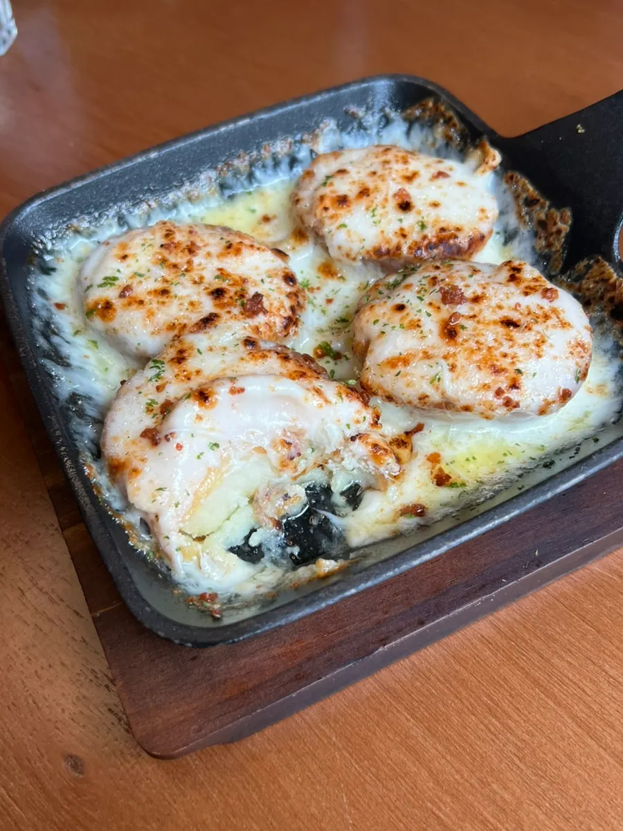 명란과 치즈를 올린 감자 안주