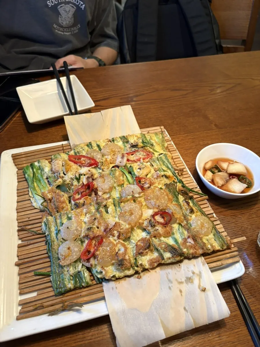 Table with a notice about the 15-minute cooking time after ordering