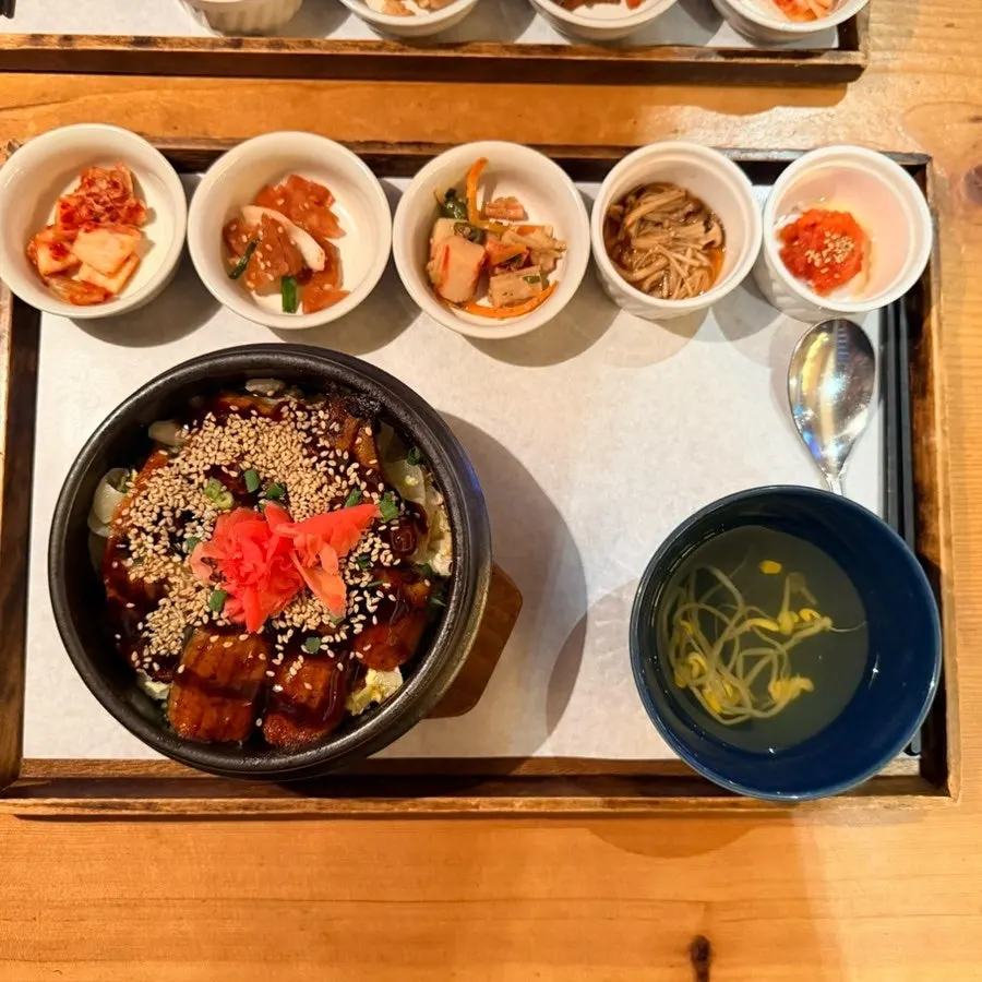 Eel sotbap ordered by the eldest daughter