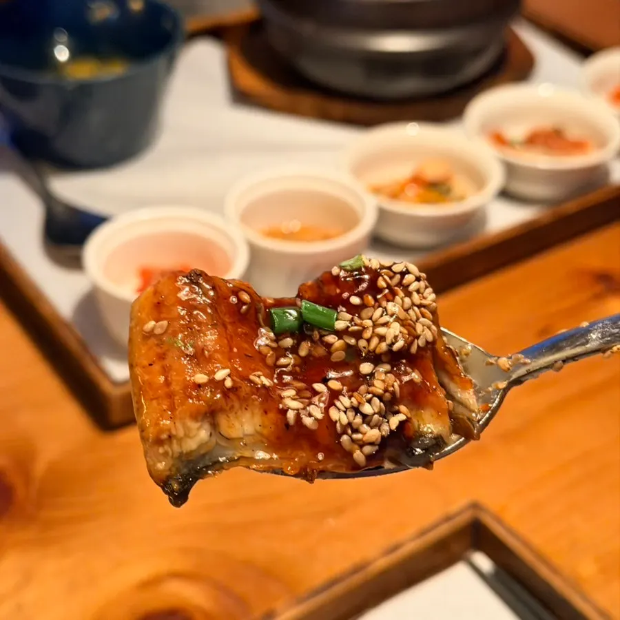 Eel sotbap table setting with basic side dishes and soup