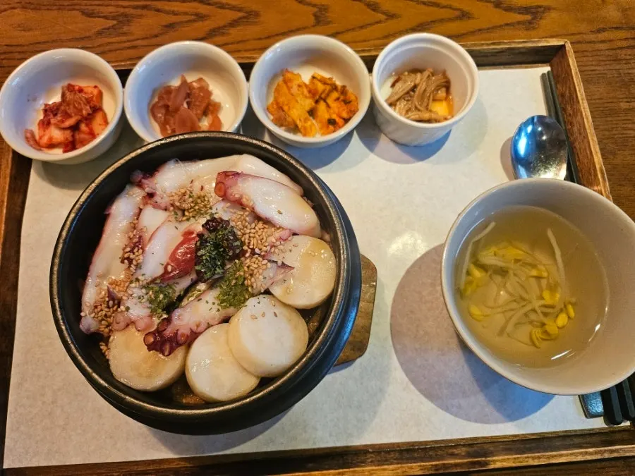 문어완자솥밥 한 상 차림