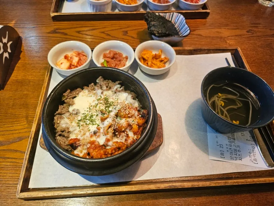 비비기 전 문어완자솥밥 솥 안