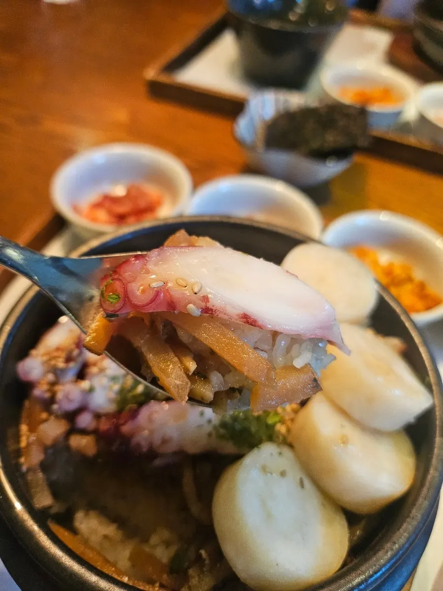 팽이버섯을 비롯한 기본 반찬