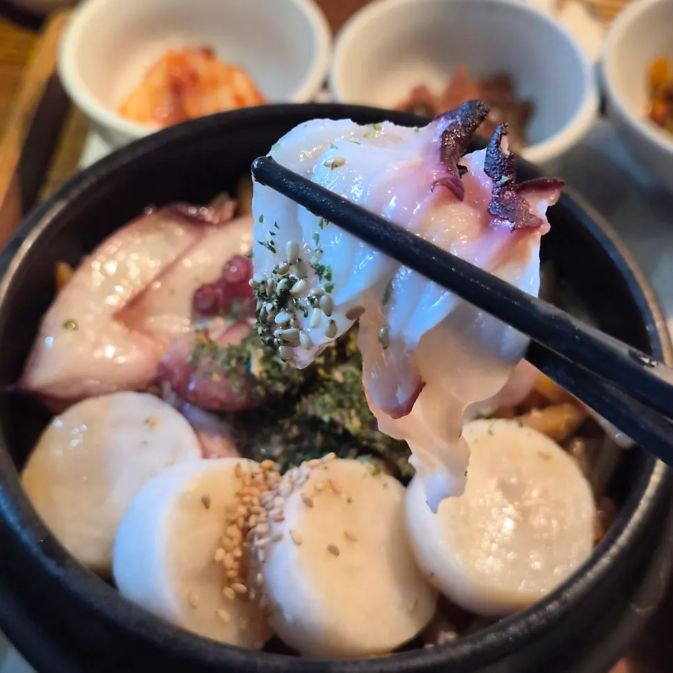 Mixing the octopus scallop sotbap together