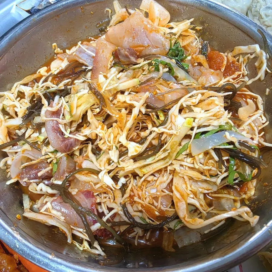 매콤 새콤한 민영활어공장 물회