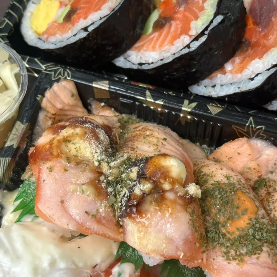 재료 가득 채운 큼직한 후토마끼