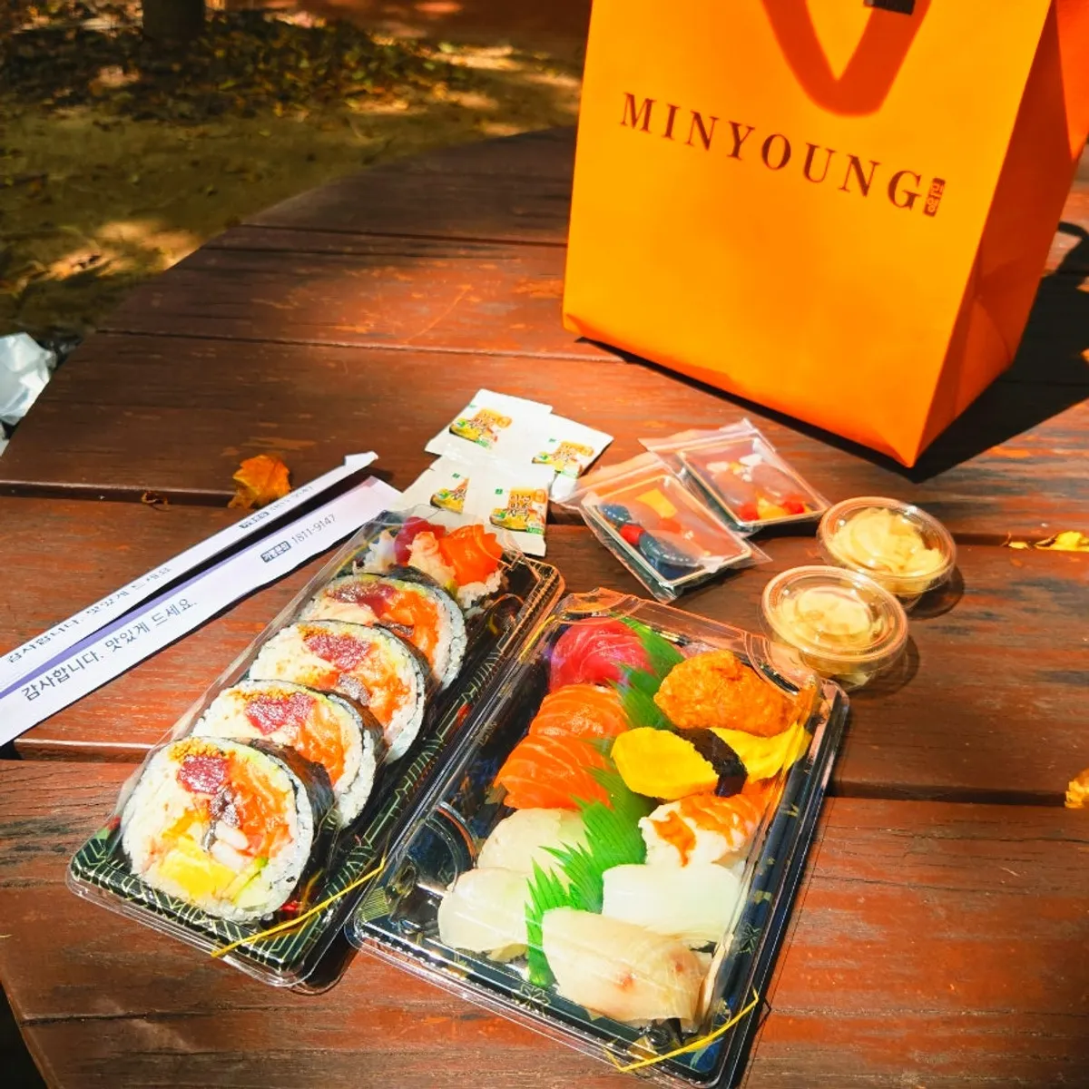 Minyeong Hwareo Gongjang insulated shopping bag