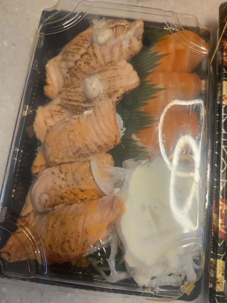 보냉백에 담긴 초밥 포장