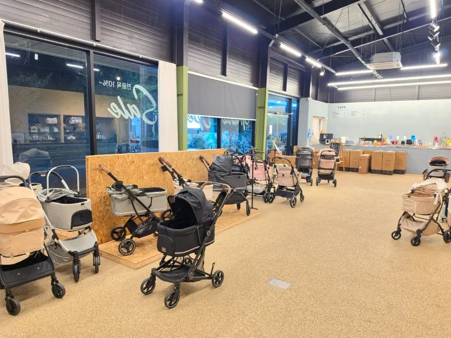 Display area where customers can test-push strollers