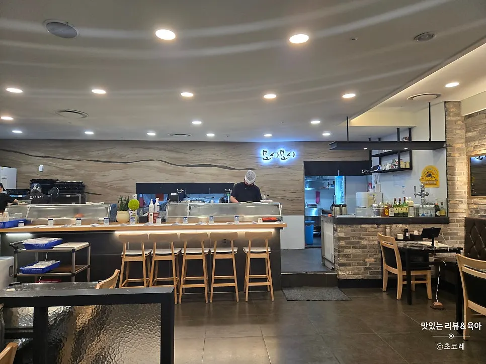 Interior seating at Moshi Moshi Sushi Dongnae Branch