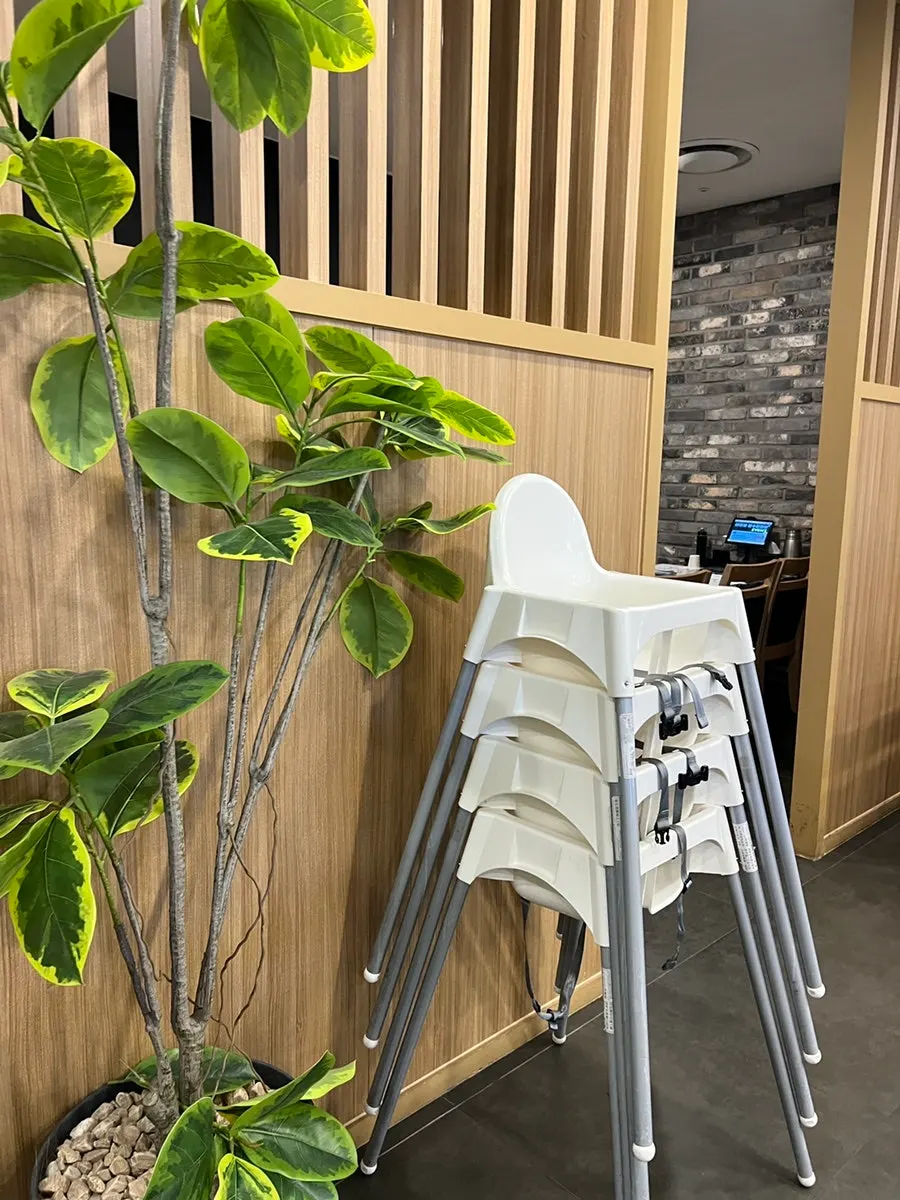 Interior design of Moshi Moshi Sushi