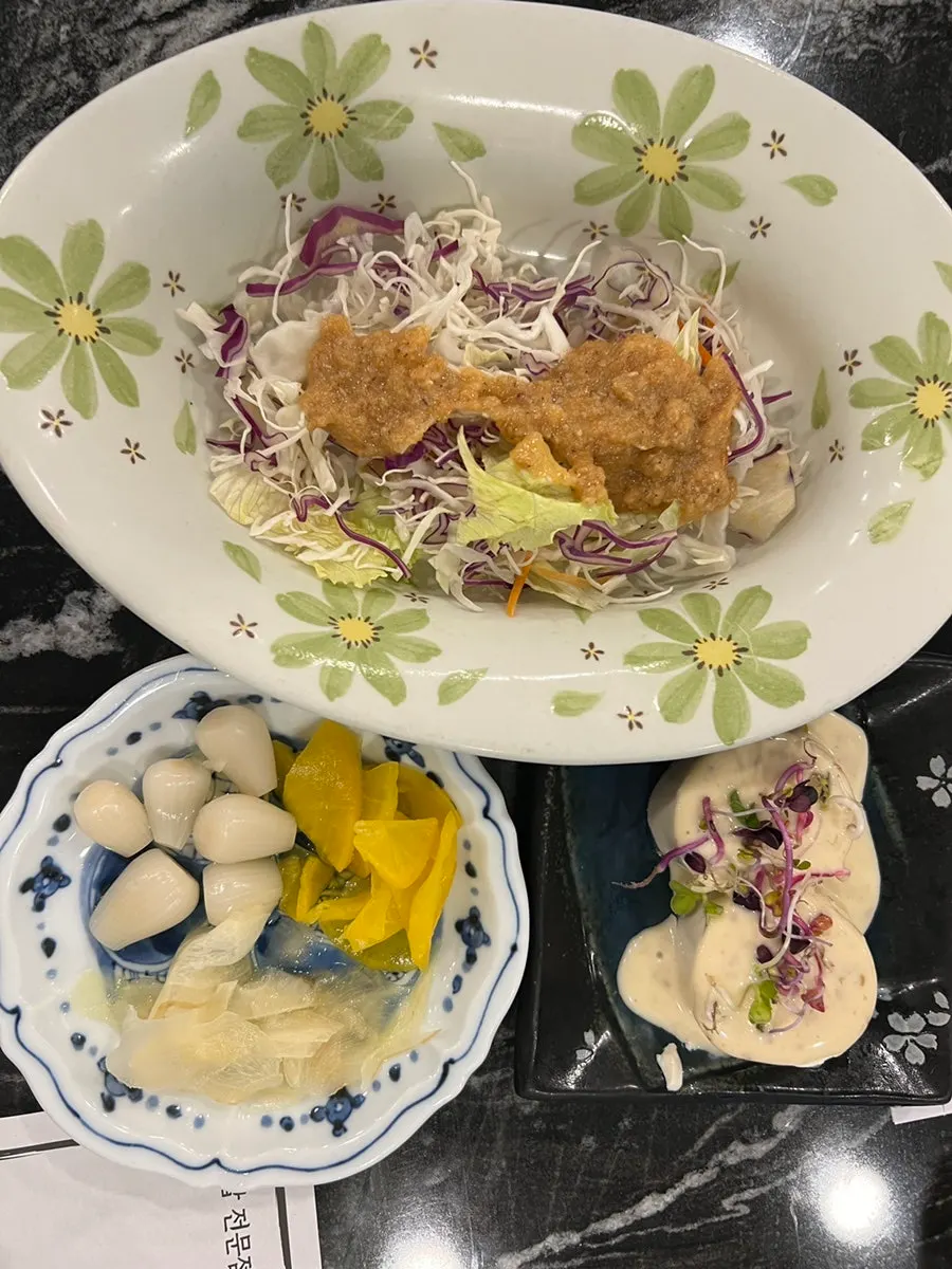 Pre-meal soft tofu salad and cabbage salad