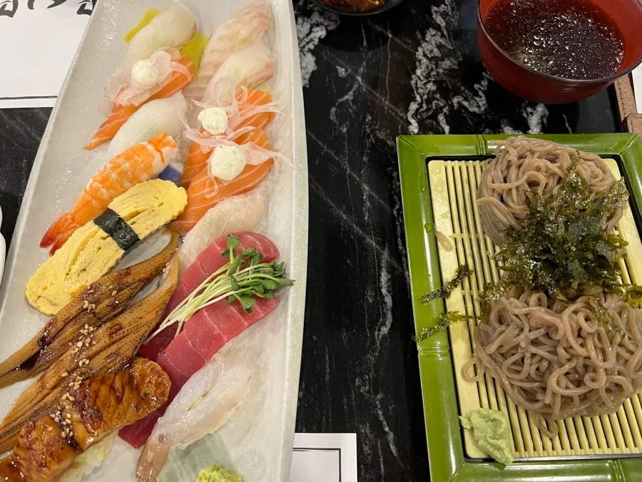 Bowl of soba included in the set