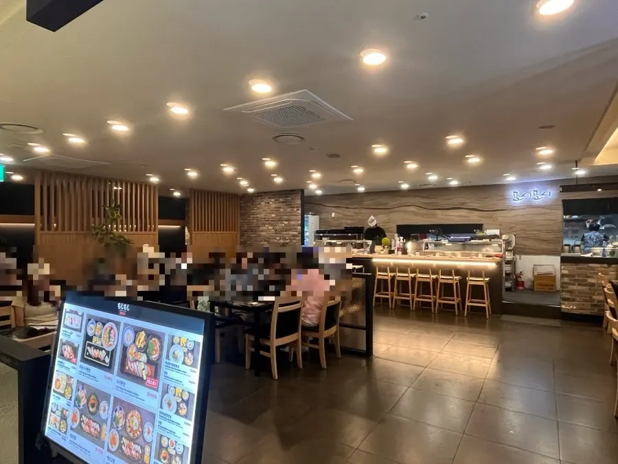Exterior of Moshi Moshi Sushi Dongnae branch seen next to the escalator