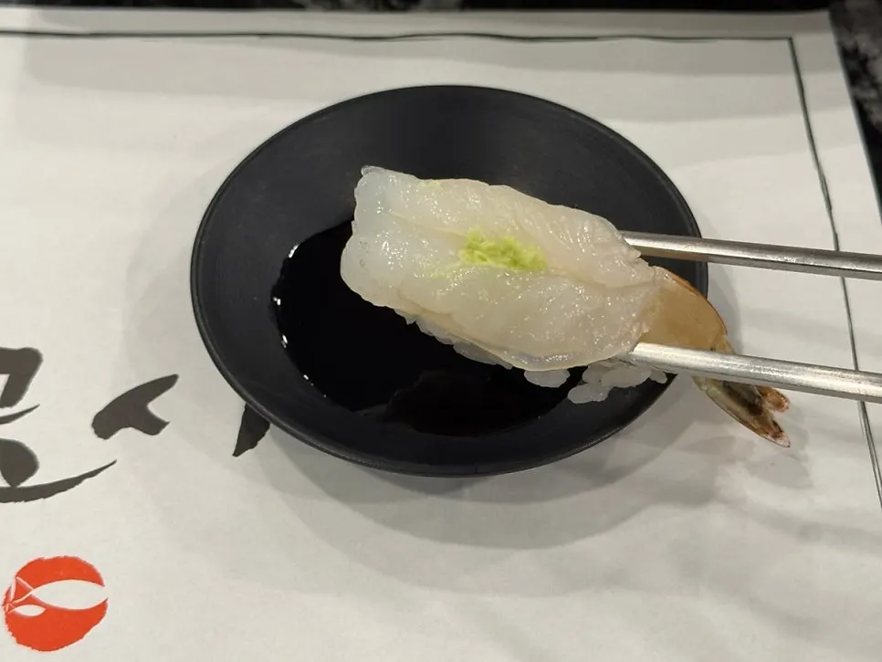 세트에 포함된 생새우 초밥