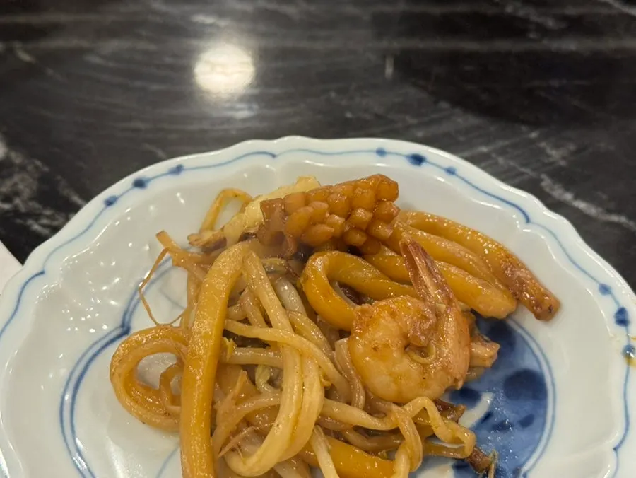 숙주와 해물이 들어간 야끼우동 클로즈업