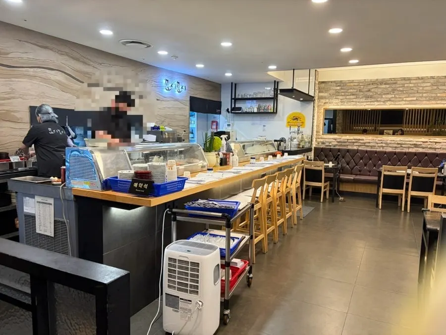 Clean dining hall seating at Moshi Moshi Sushi Dongnae Branch