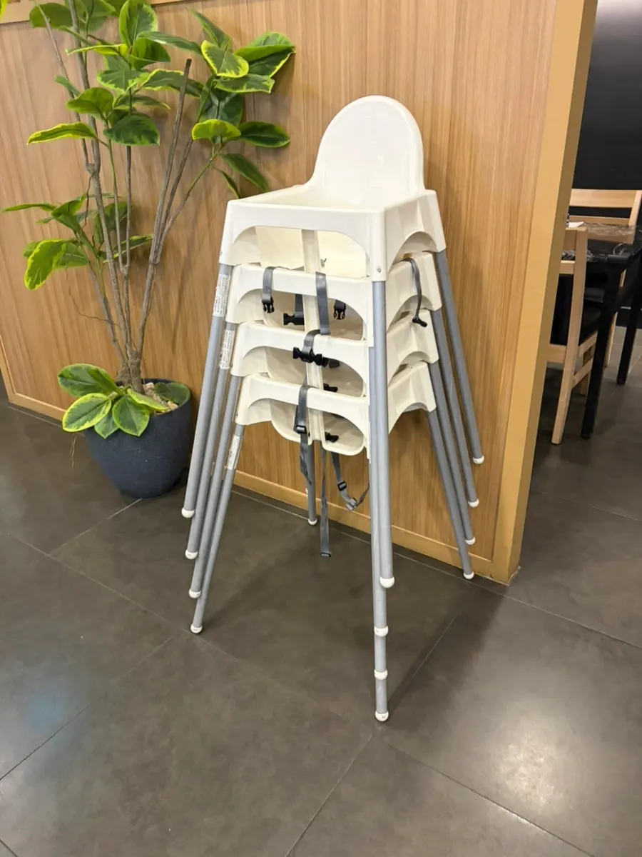 Bar table seating at Moshi Moshi Sushi Dongnae Branch