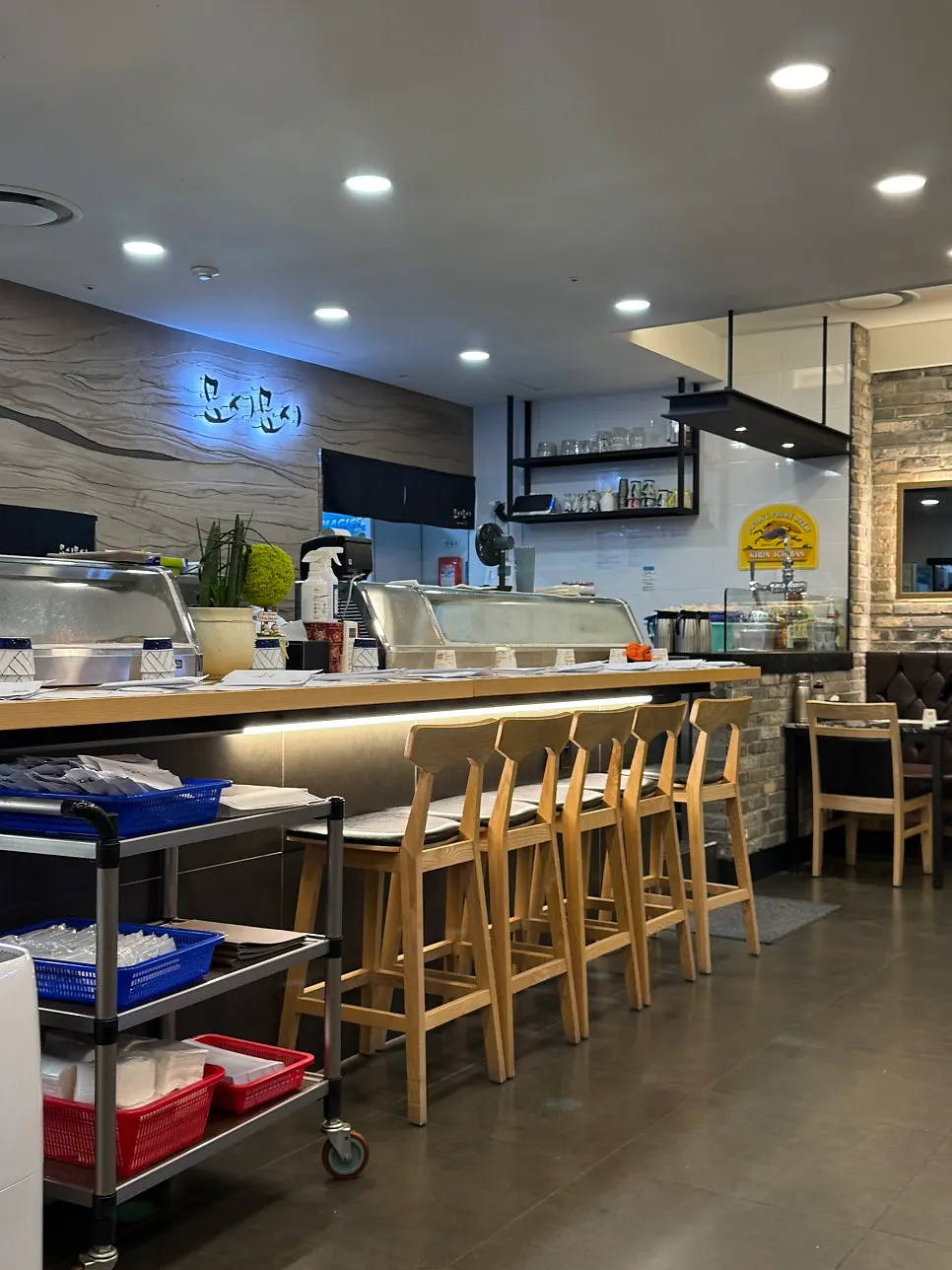 Interior hallway of Moshi Moshi Sushi Dongnae branch