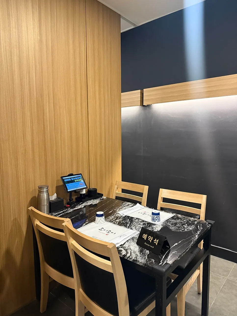 Bar table seats at Moshi Moshi Sushi Dongnae branch