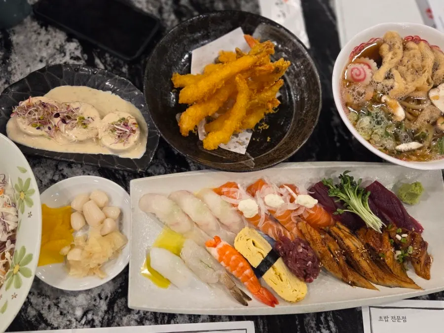 푸짐하게 차려진 세트4 구성