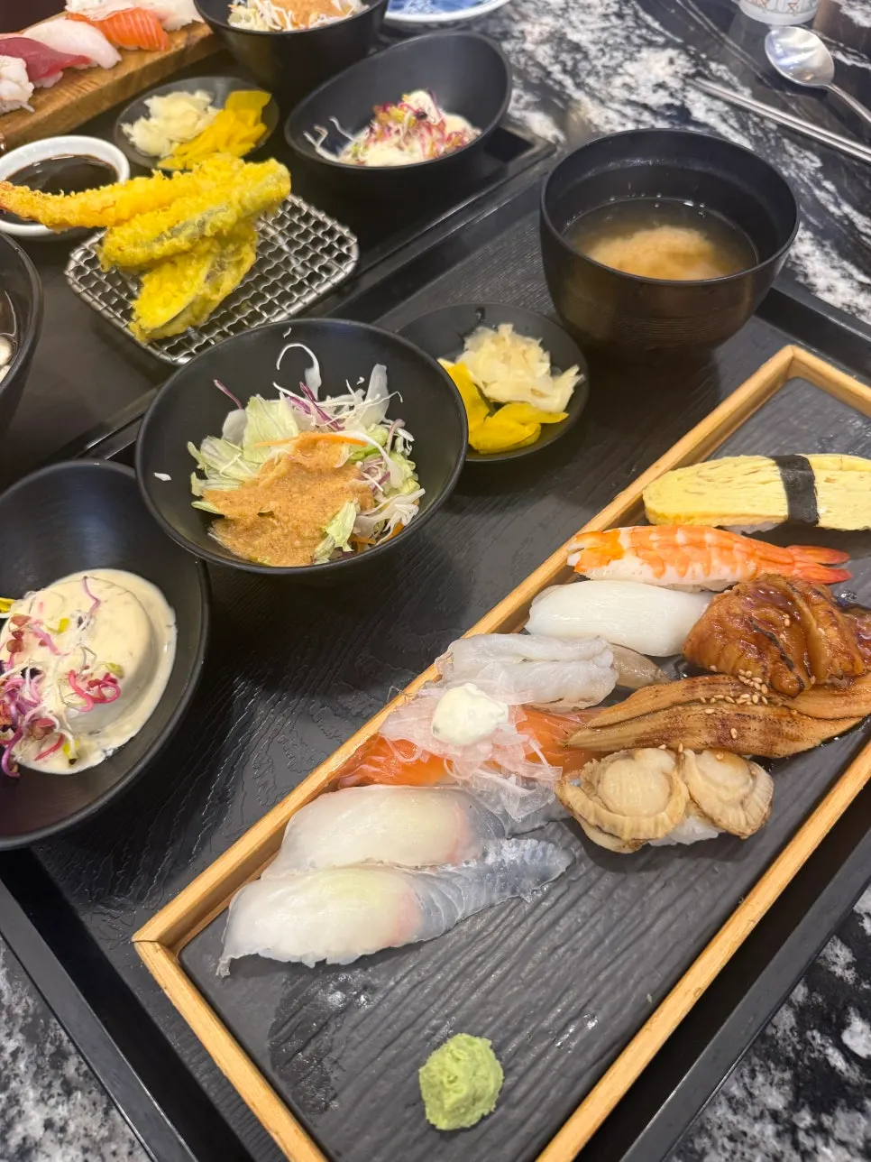 모시모시 회한상과 모둠초밥 조합 상차림