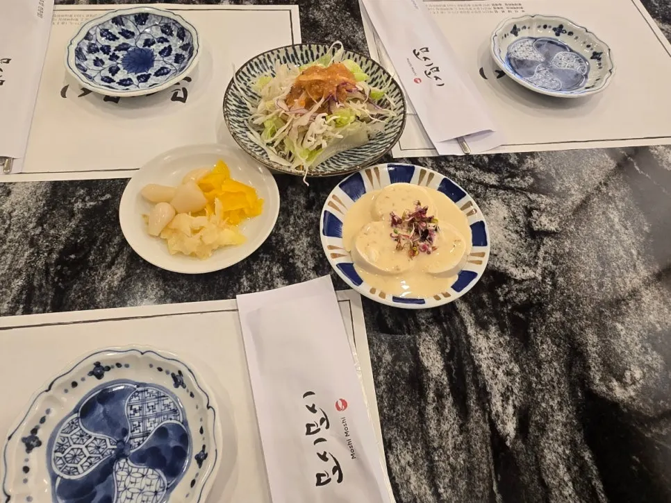 세트4와 모듬초밥A 상차림