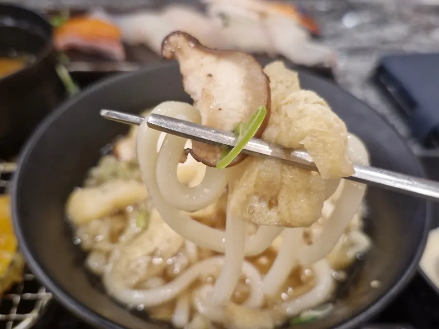 Lifting up the mini udon noodles