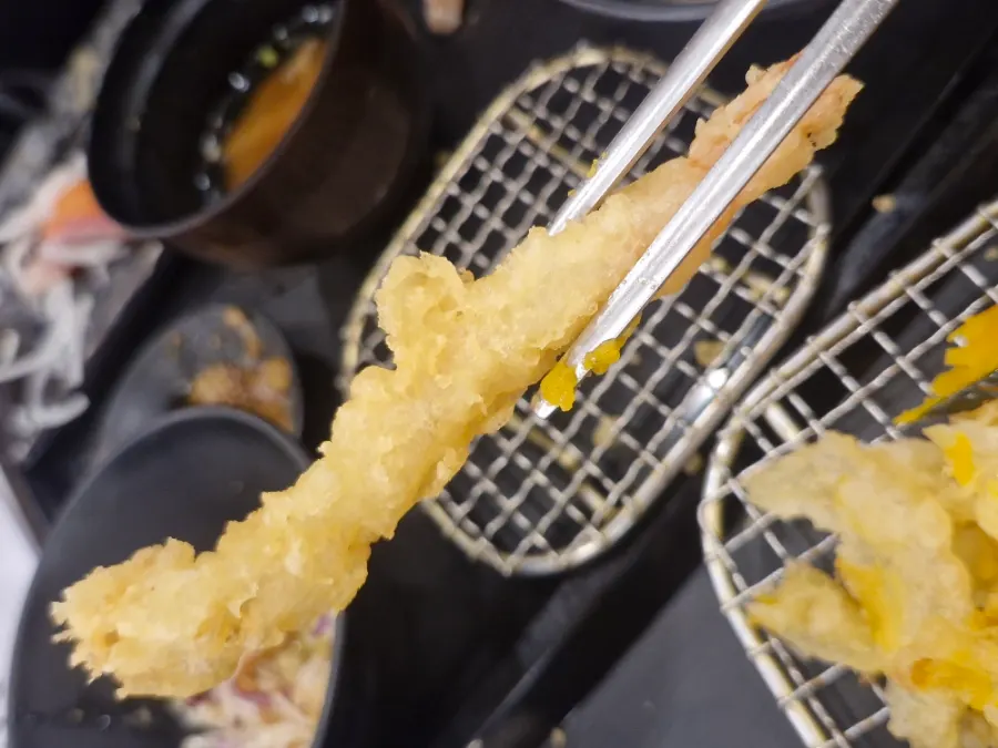 A plate of three kinds of tempura