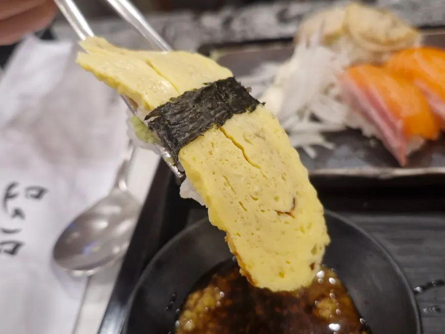 Handmade egg sushi