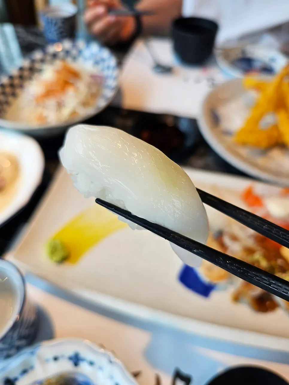 쫄깃한 한치 초밥