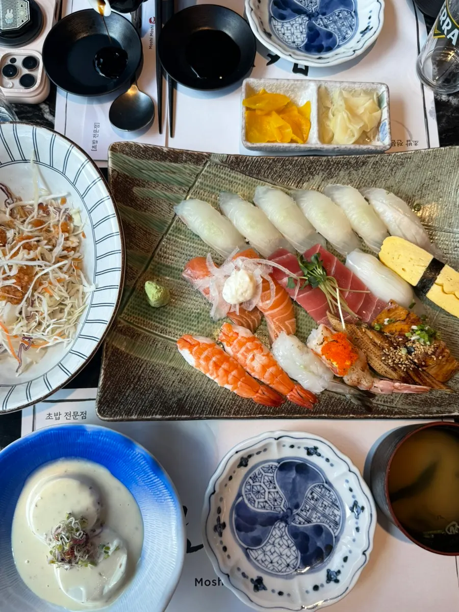 Set 4 spread with 18 pieces of sushi at ₩58,000