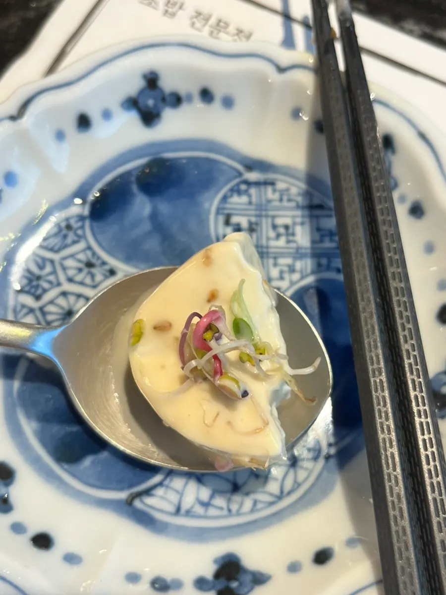 Salad served before the main dish