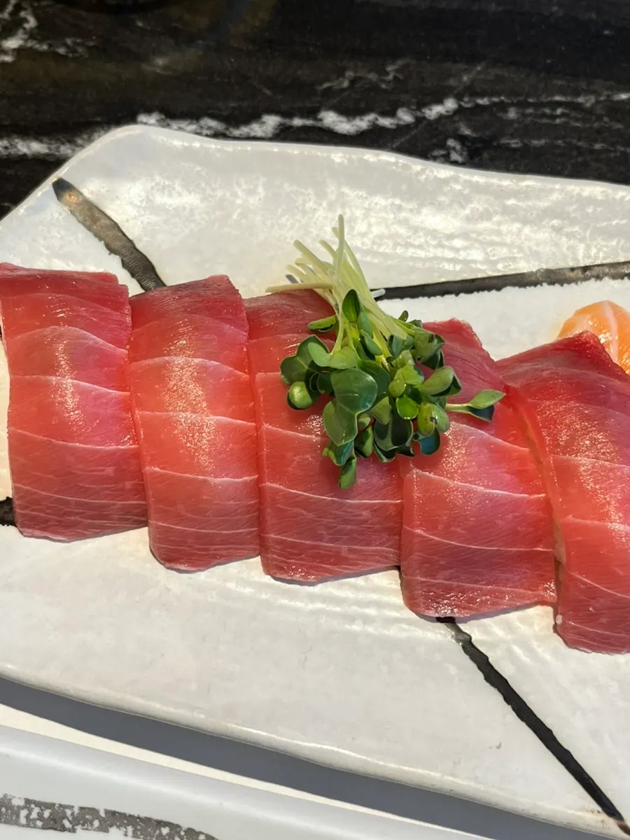 Salmon-tuna sushi set of 10 pieces