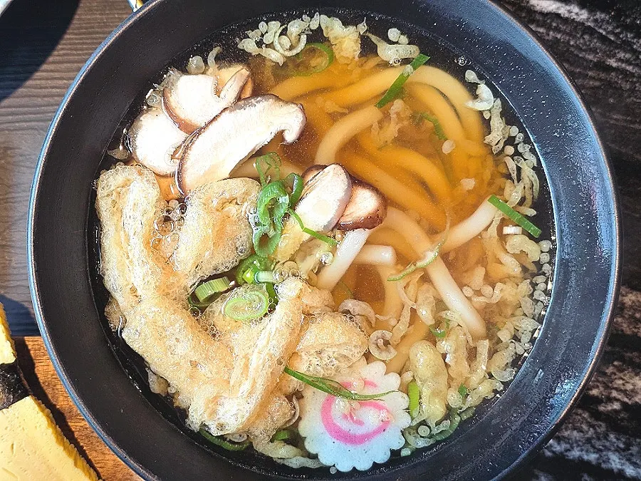 Udon served with the hoehansang set