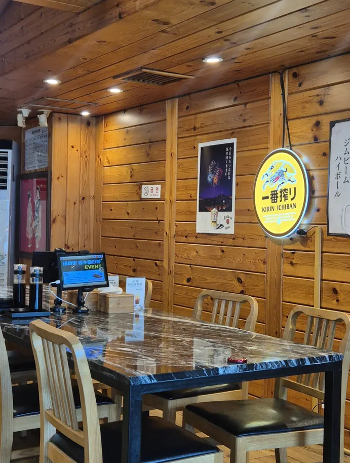 기린생맥주가 있는 매장 내부 모습