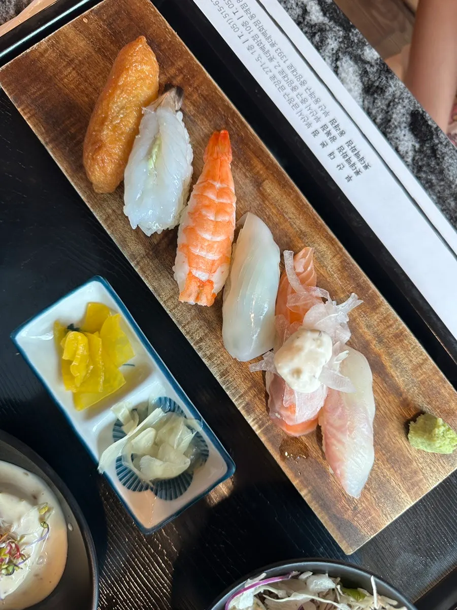 Udon Sushi Set with 6 pieces of sushi