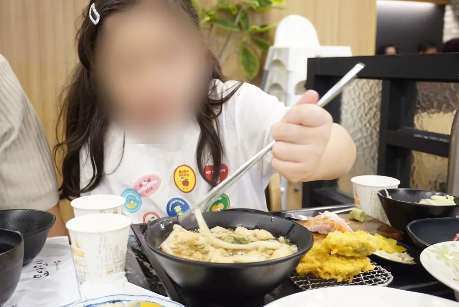 스시 한상 접시 클로즈업