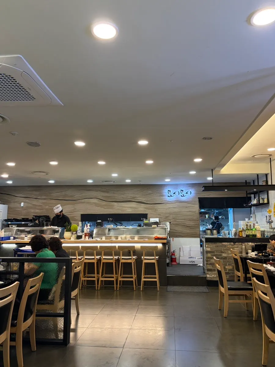 Entrance signage at Moshi Moshi Sushi Dongnae