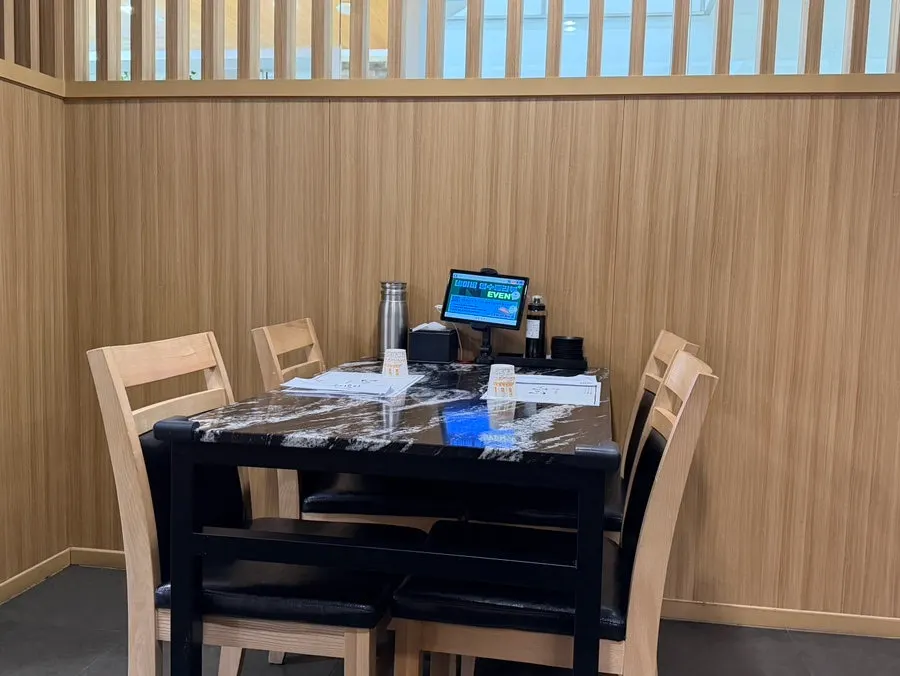 Table seating with generous spacing at Moshi Moshi Sushi Dongnae