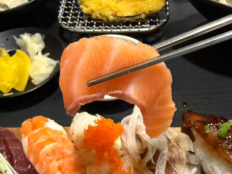 Sashimi plate with side dishes