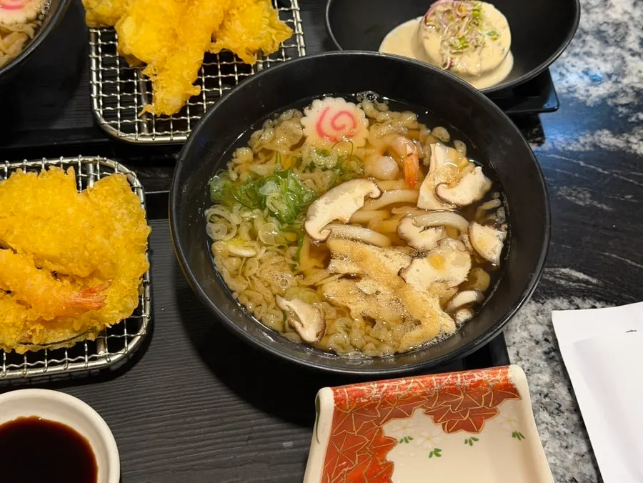 Sushi and sashimi eaten together from the hoehansang set
